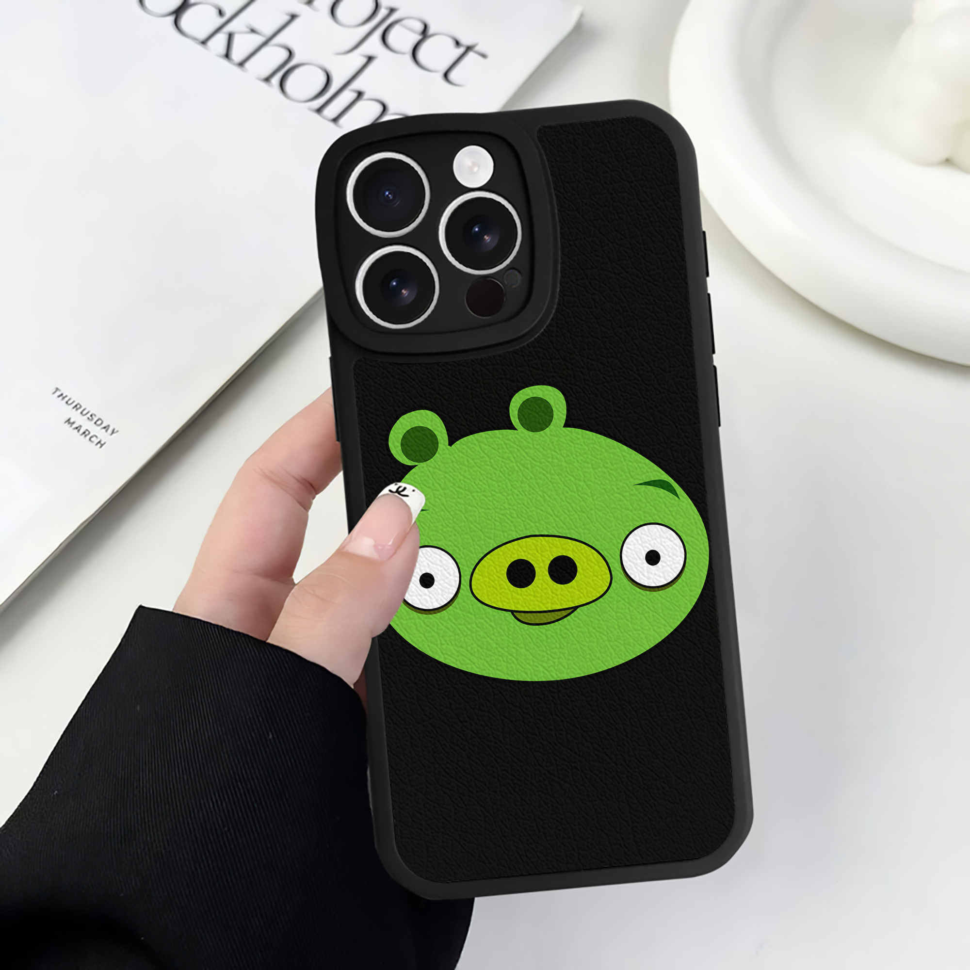 （画像用） Angry Birds アングリーバード 【iPhone 16シリーズ対応】シリコンスマホケース（レザー調） 材質：シリコン